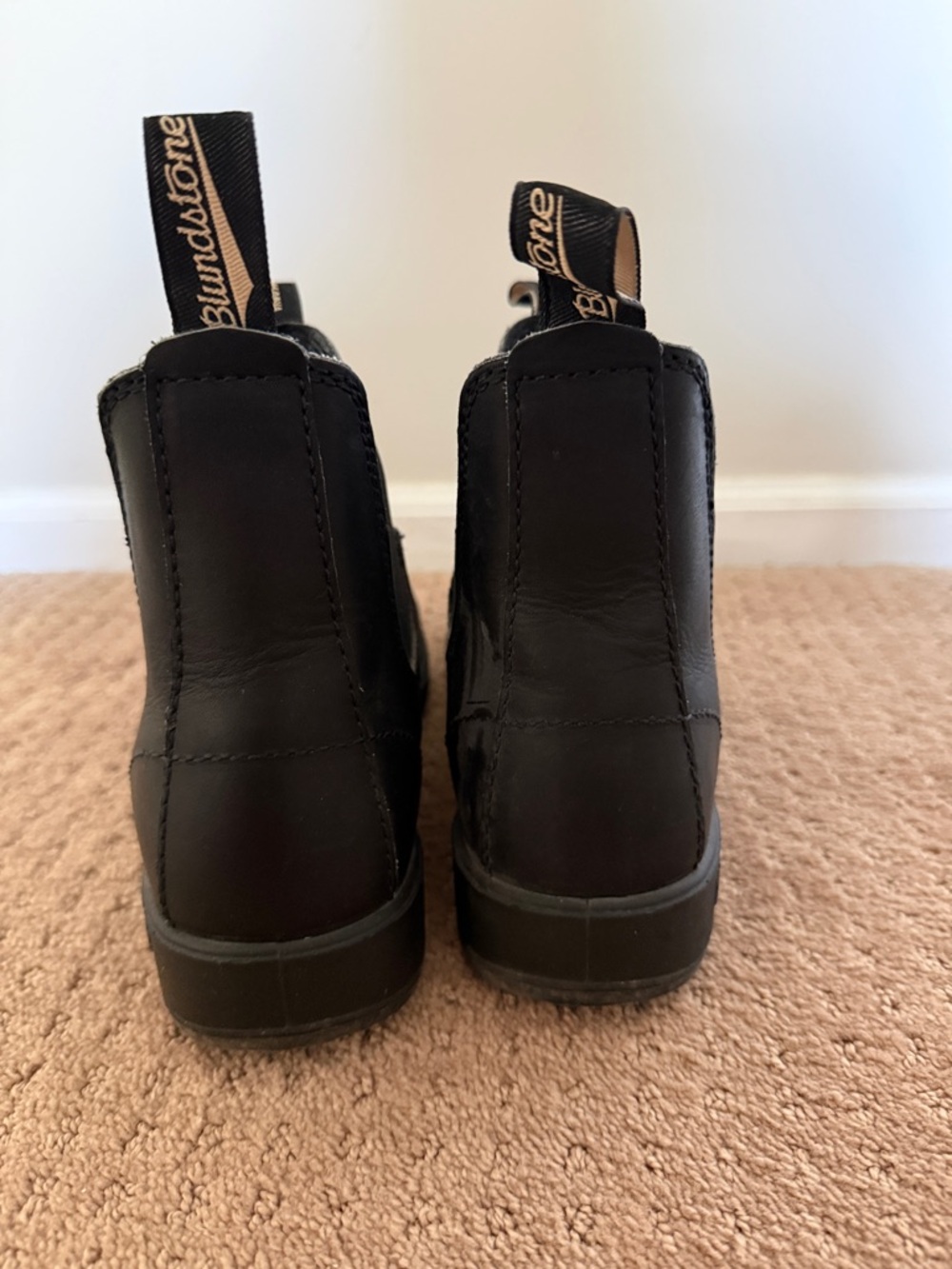 Blundstone Black Leather Pull-Tab Chelsea Boots - Picture 4 of 6